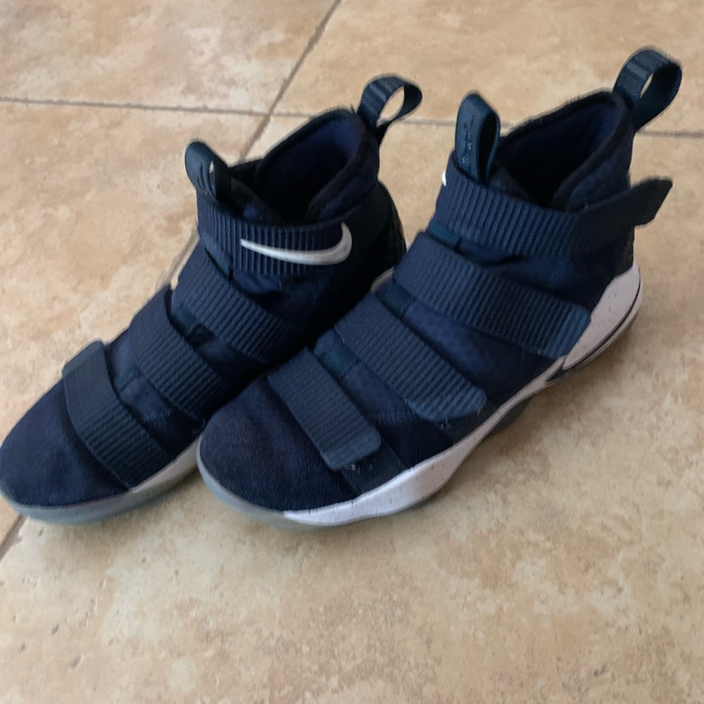 Nike LeBron soldiers 11 TB college navy